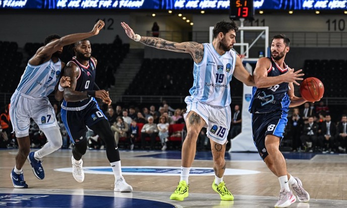 Türk Telekom, evinde Panionios