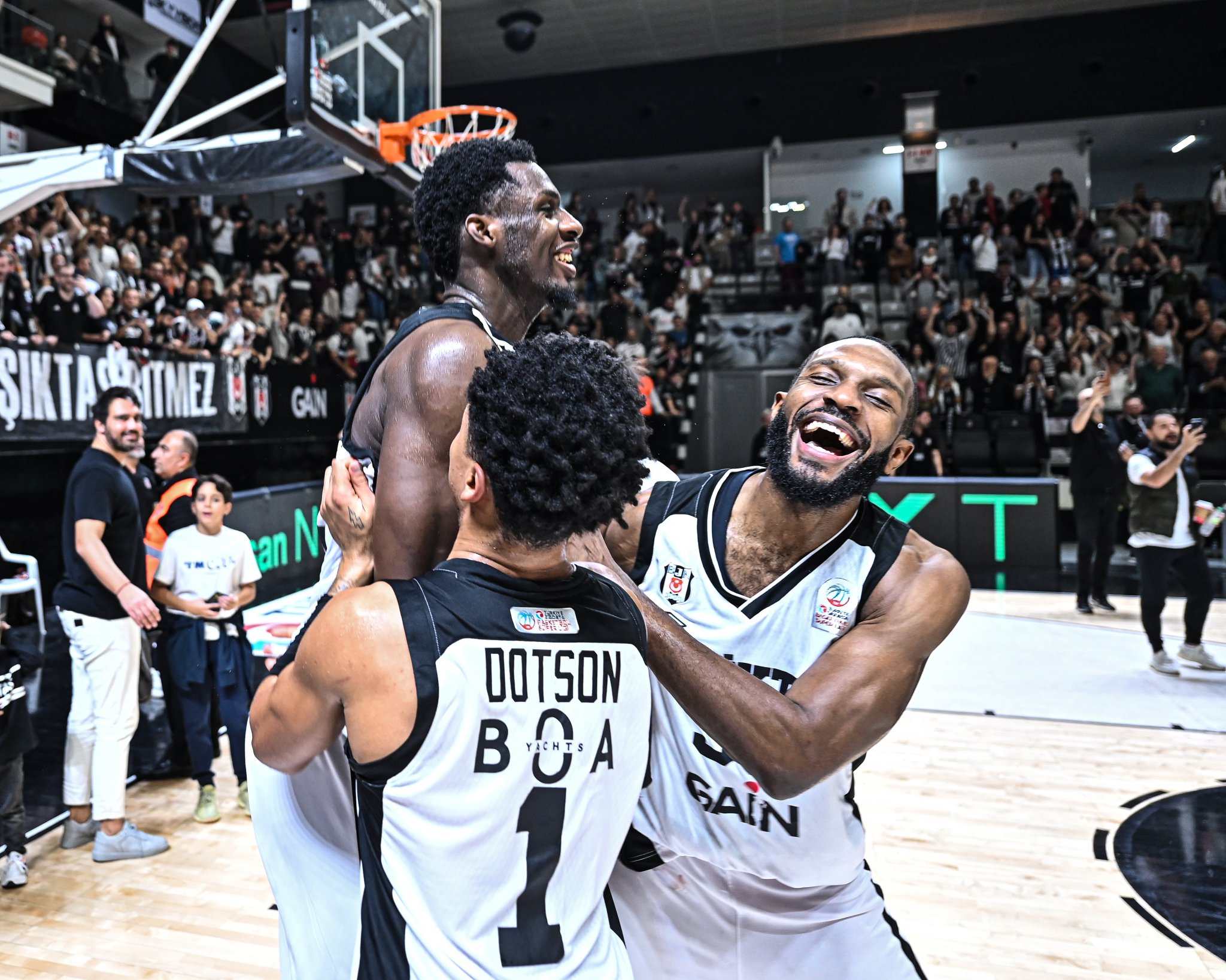 Beşiktaş GAİN, Manisa Basket