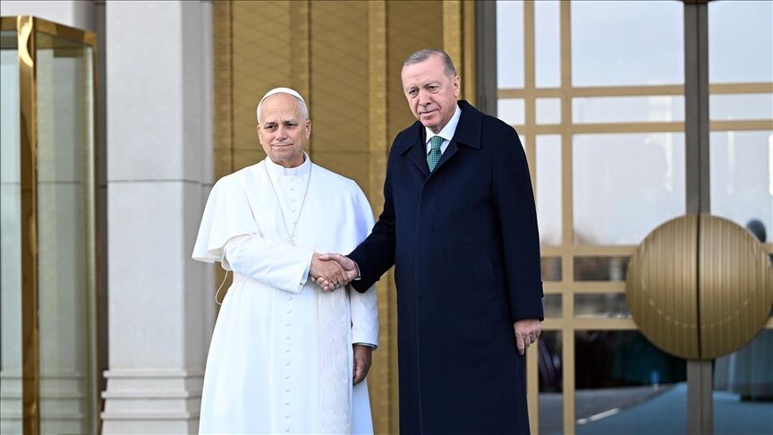 Erdoğan, Vatikan Devlet Başkanı Papa 14. Leo'yu resmi törenle karşıladı-1