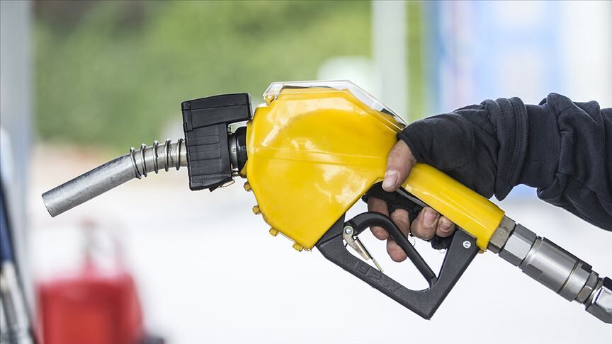 Benzine bir indirim daha geliyor: Akaryakıtta tabela yarın değişecek