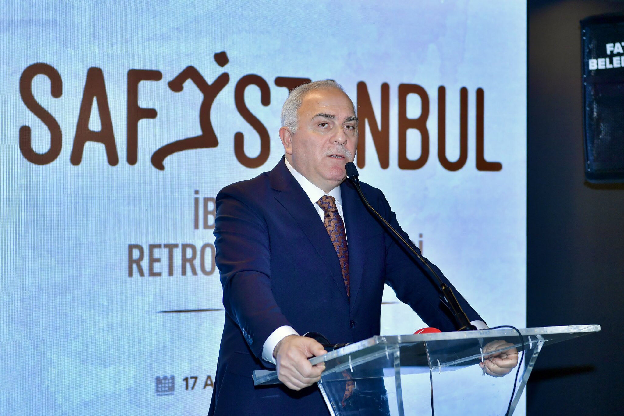 Fatih Belediye Başkanı M. Ergün Turan