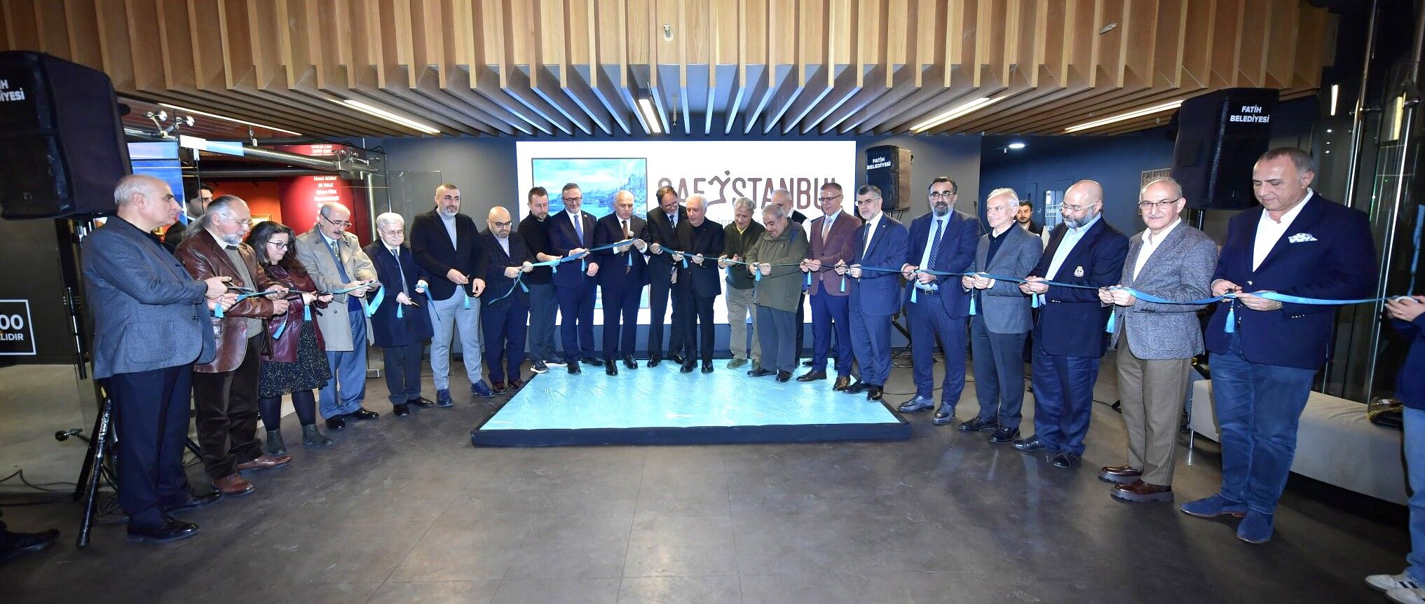 Fatih Belediye Başkanı M. Ergün Turan'ın Ev Sahipliğinde Nusret Çolpan Sanat Galerisi'nde “Safistanbul – İbrahim Safi Retrospektif Sergisi” Açıldı.