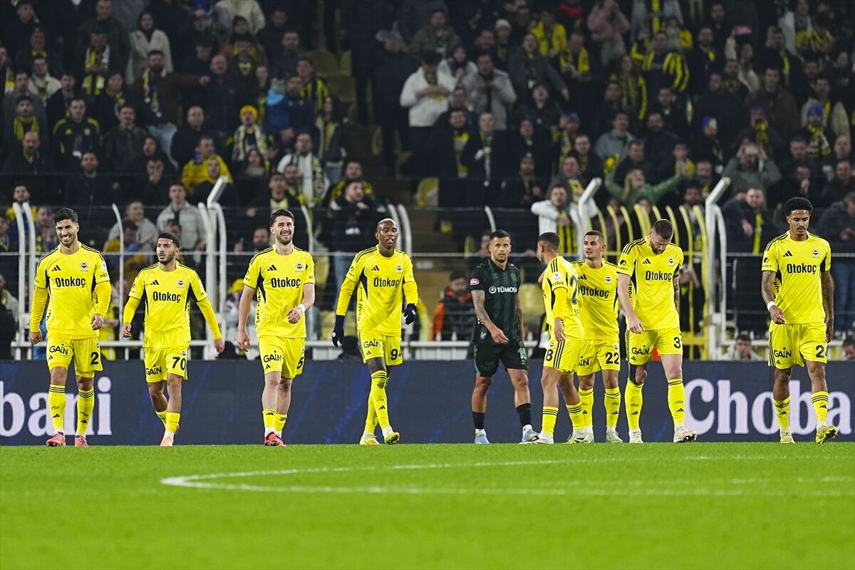 Fenerbahçe, Konyaspor'u Farklı Yendi