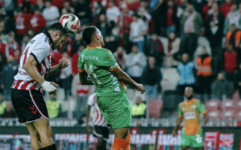 Samsunspor, Alanyaspor ile sahasında 1-1 berabere kaldı