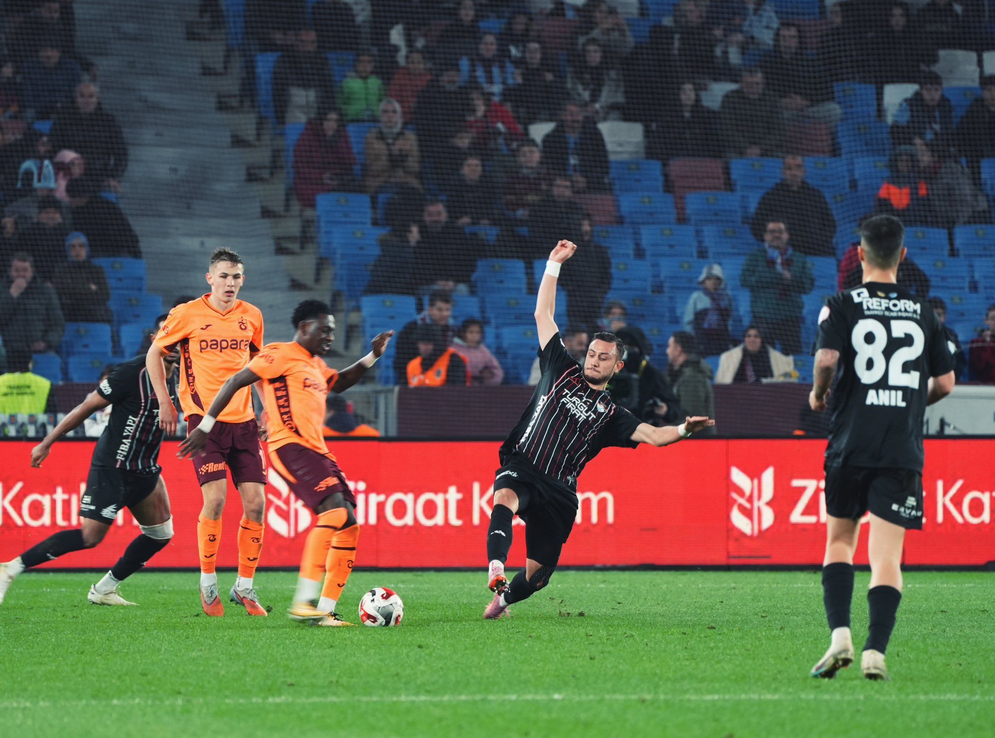 Trabzonspor, Ziraat Türkiye Kupası’nda Vanspor’u 2 golle geçti