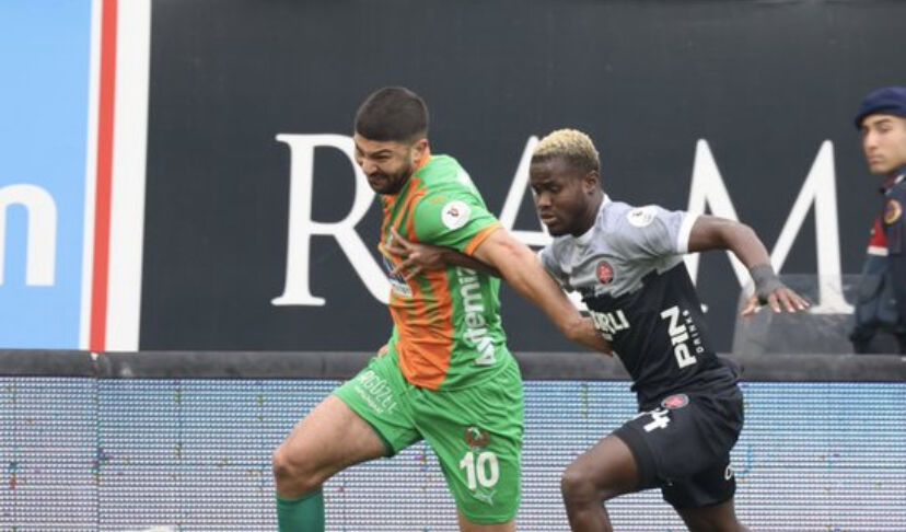 Alanyaspor, sahasında Fatih Karagümrük’ü 2-0 yendi