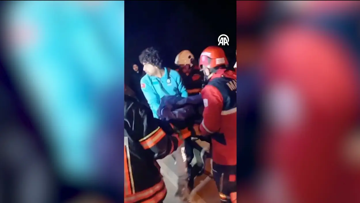 Malatya Çamurlu Mahallesi Malatya Elazığ Yolunda Trambüs Direğine Çarpan Otomobil Kaza Sonrası Görüntü (1)