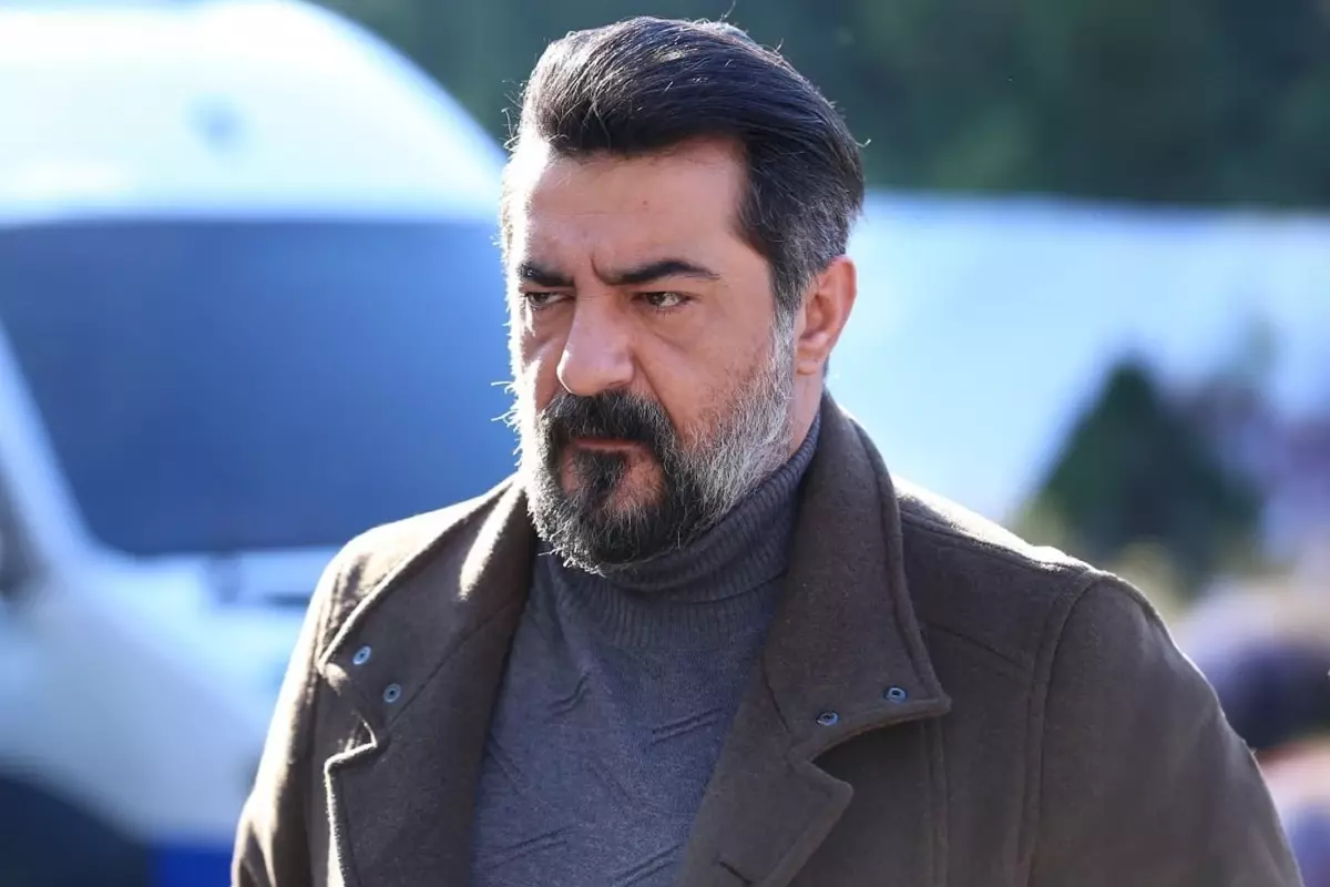 Oyuncu Celil Nalcakan Trafik Kazasi Gecidi 19328817 5383 Amp