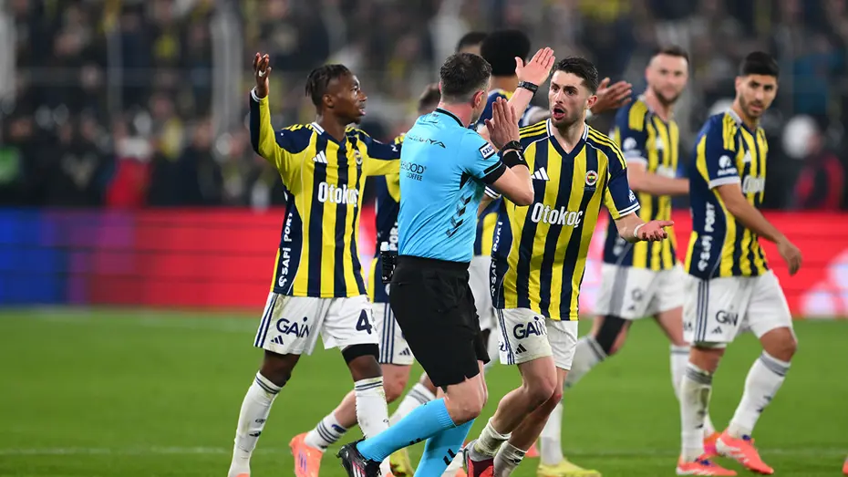 Trio ekibi Fenerbahçe-Galatasaray derbisini masaya yatırdı: Tartışmalı üç pozisyon gündemde-1