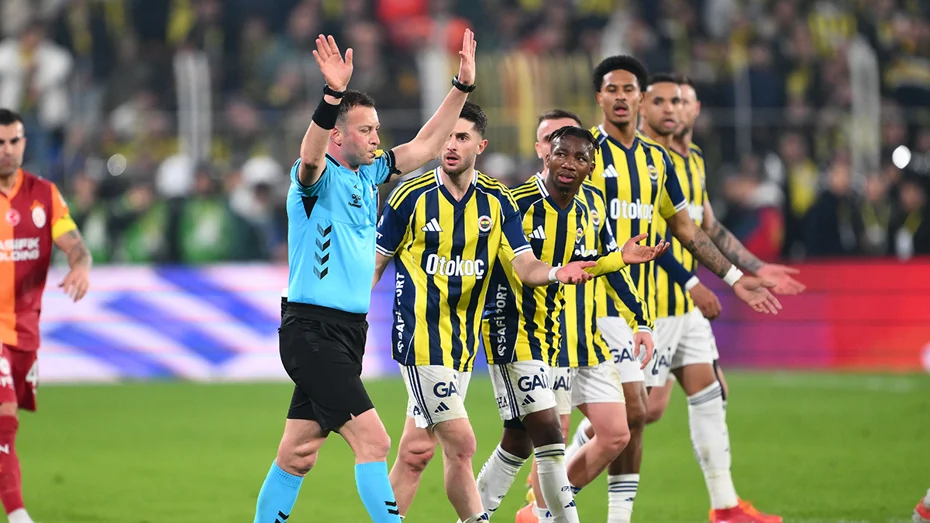 Trio ekibi Fenerbahçe-Galatasaray derbisini masaya yatırdı: Tartışmalı üç pozisyon gündemde-2