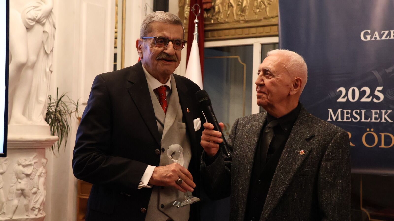 Cemiyet Resepsiyon Yılmaz Polat Ödül
