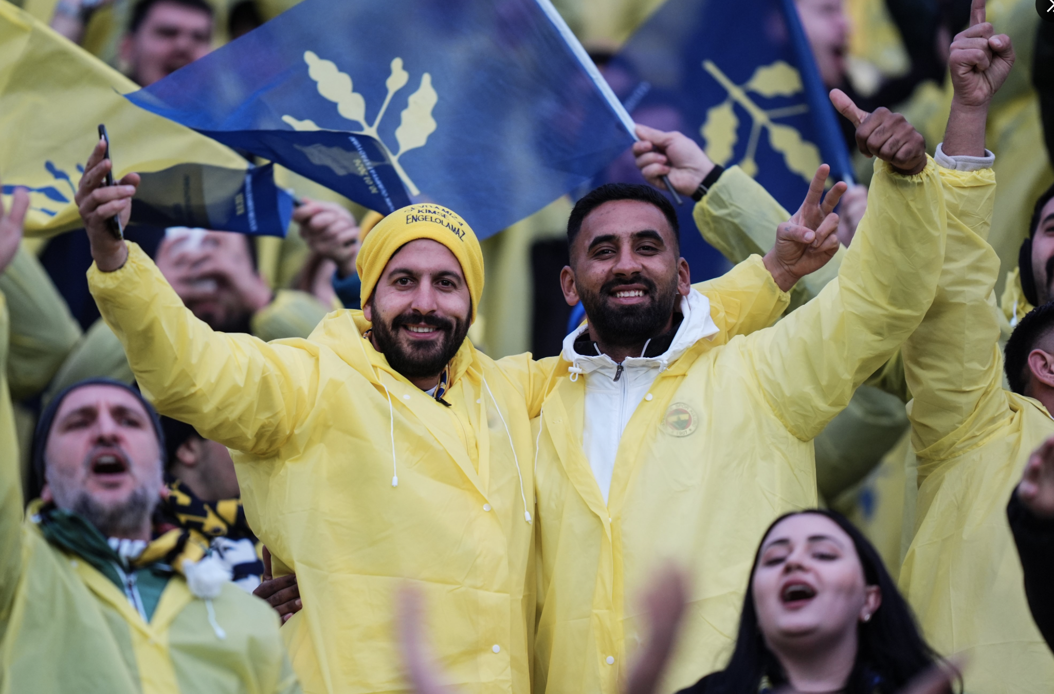 Derbiye Damga Vuran Yağmurlukların Maliyeti Ne Kadar? Fenerium Yağmurluk Satışa Çıktı mı? Süper Kupa'daki Yağmurluklar N