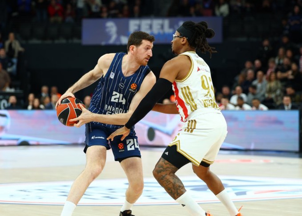 Anadolu Efes, evinde Kızılyıldız