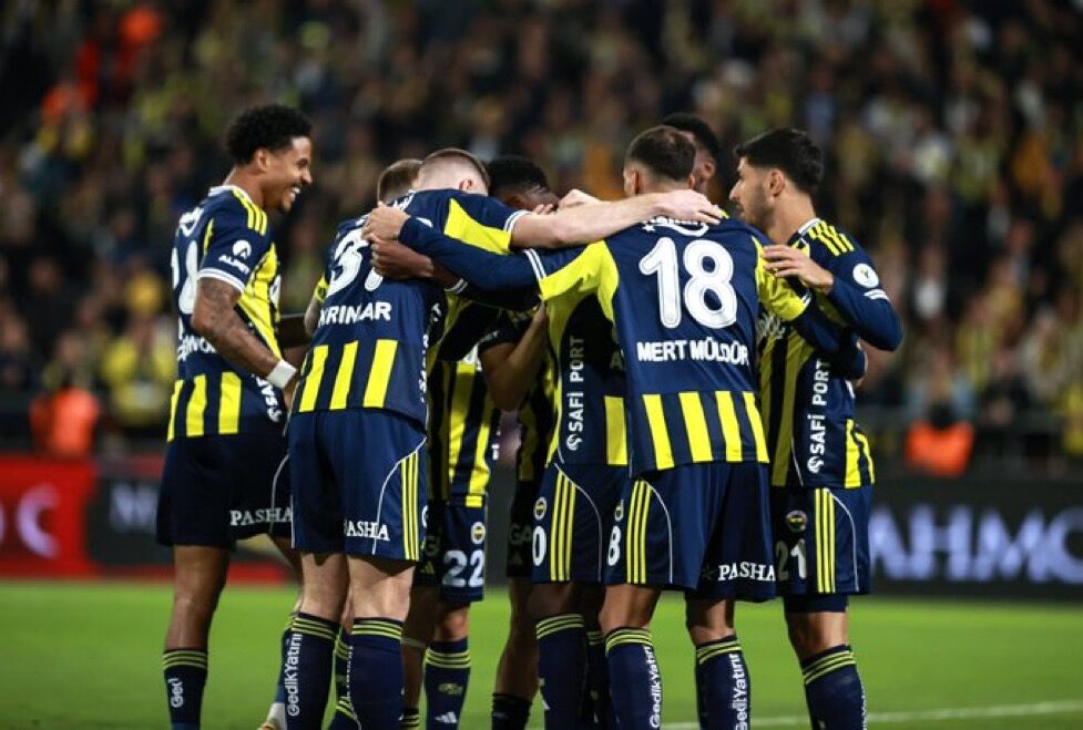 Fenerbahçe, Süper Kupa’da Samsunspor’u 2-0 yenerek finalde Galatasaray’ın rakibi oldu