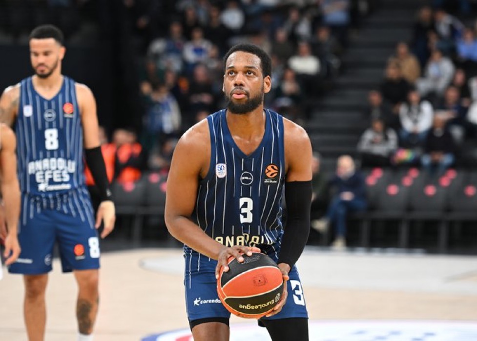 Anadolu Efes, evinde Baskonia