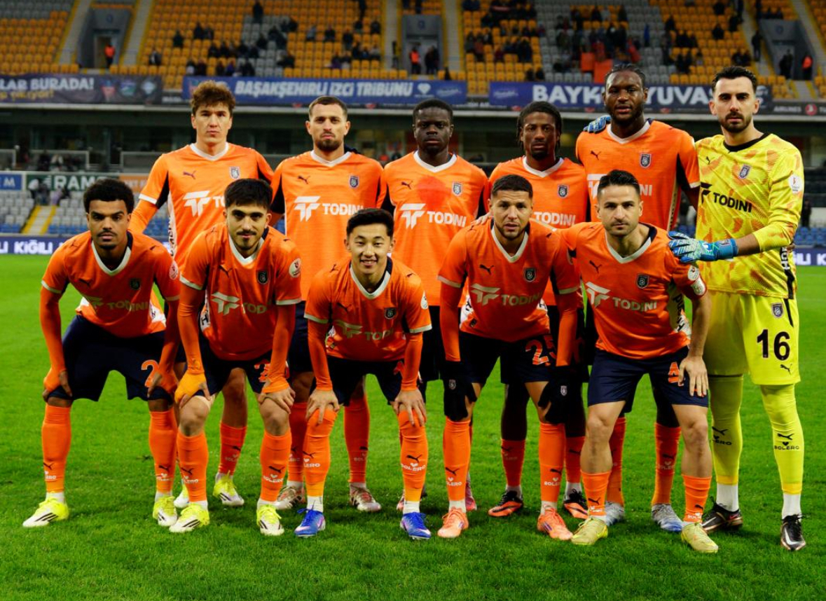 Başakşehir, sahasında Fatih Karagümrük