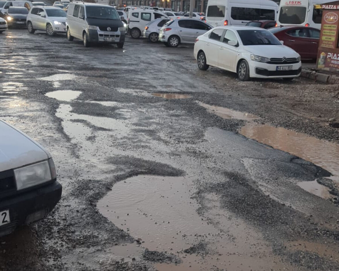 Esnaf Çarşısı Çukurlu Yol