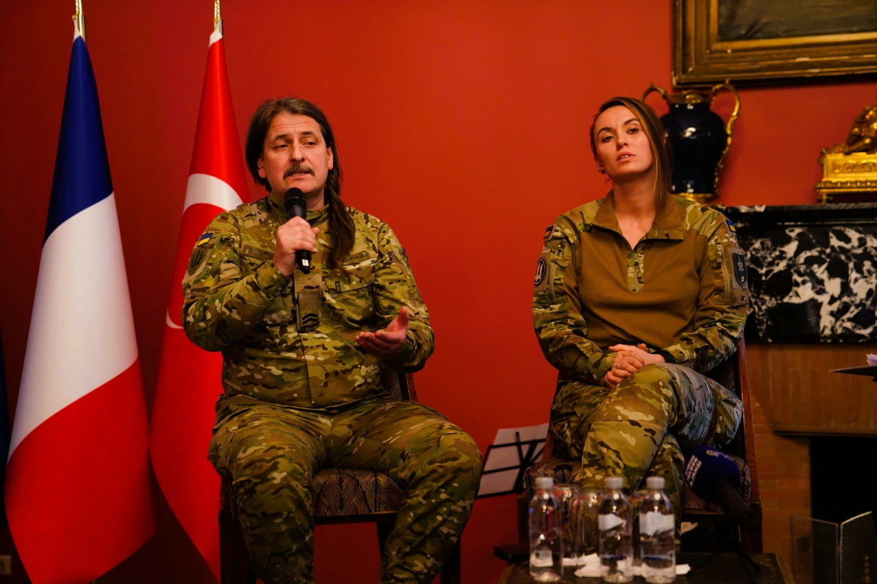 Fransa Büyükelçi̇li̇ği̇ Savaş Karşisinda Sanatçilar Etki̇nli̇ği̇ (1) (2)
