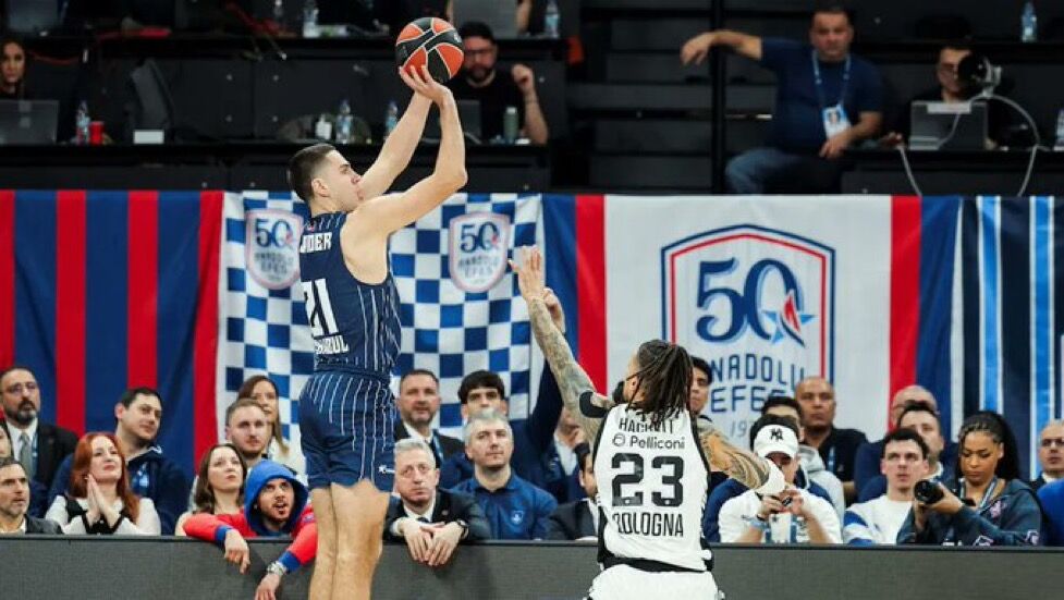 Anadolu Efes, Virtus Bologna’yı sahasında 91-60 mağlup etti