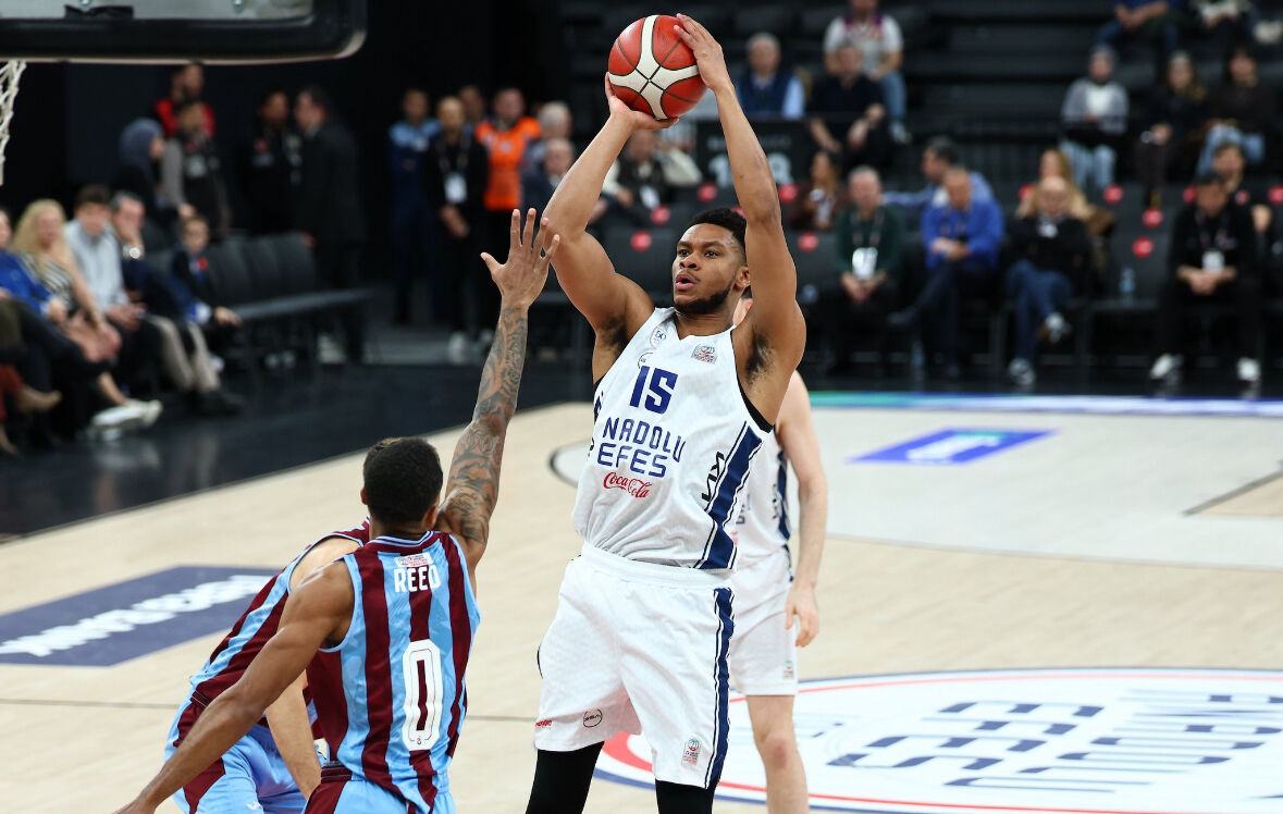 Anadolu Efes, sahasında Trabzonspor’u 99-87 mağlup etti