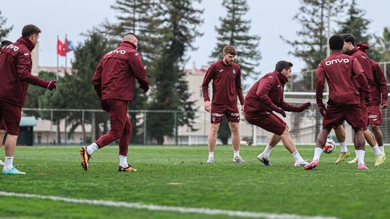 Trabzonspor, Eyüpspor maçı için İstanbul’da: 2 futbolcu kafilede yok