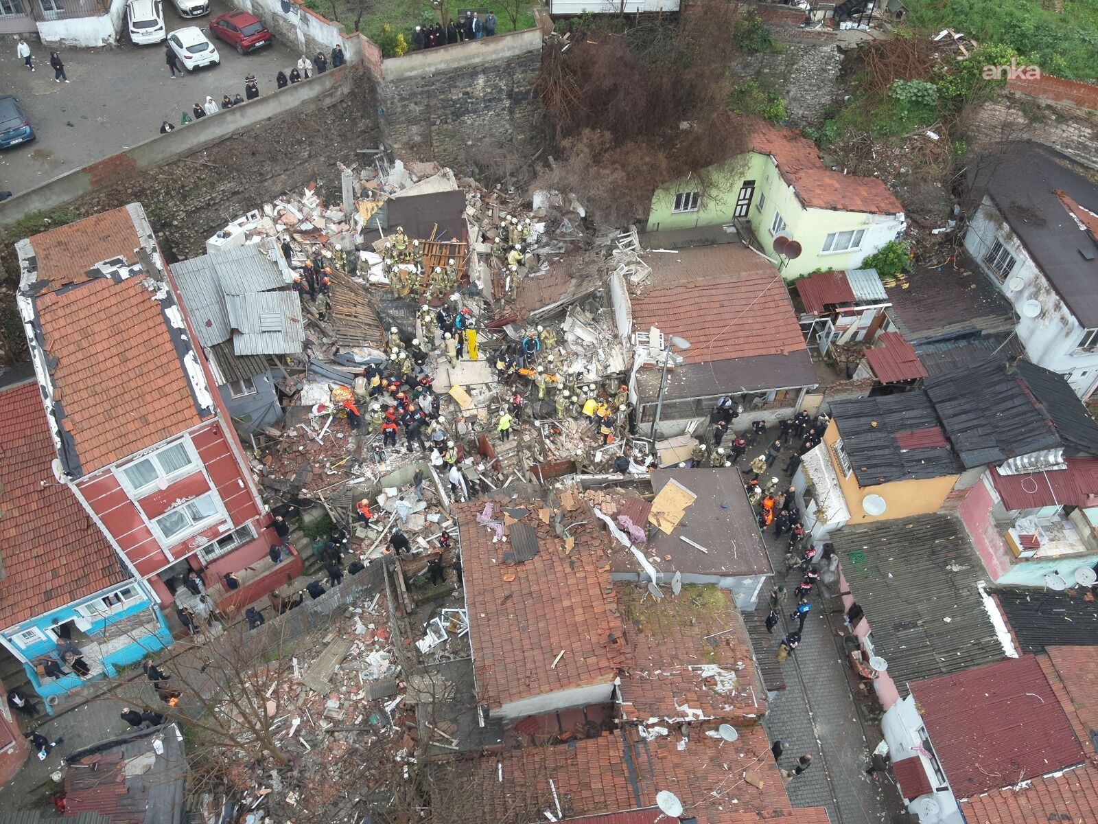 Fatih'te çöken iki binaya ilişkin İBB'den açıklama geldi
