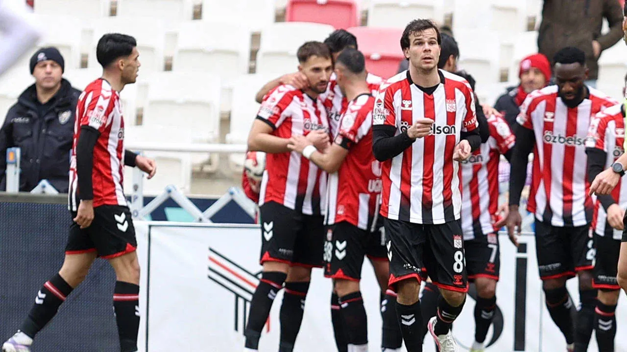 Sivasspor sahasında kazandı: Play-off yolunda kritik 3 puan