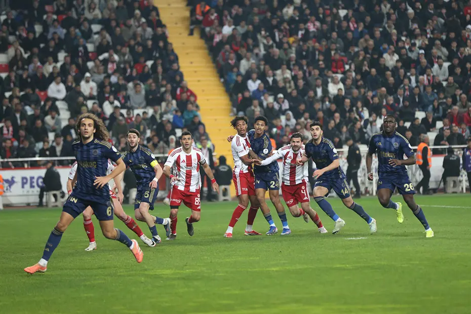 Antalyaspor - Fenerbahçe maçını değerlendiren spor yazarları: