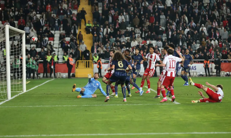 Antalyaspor - Fenerbahçe maçını değerlendiren spor yazarları: