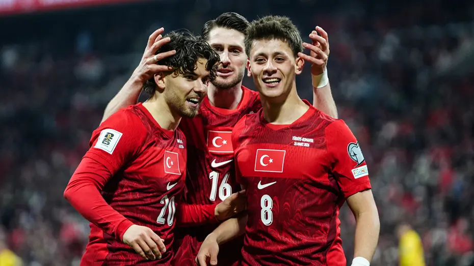Dünyanın en değerli 11. milli takımıyız!<br />
<br />
Yeni jenerasyonumuz sadece sahada değil, piyasa değerinde de devrim yaptı! Transfermarkt verilerine göre A Milli Takımımız, 522.70 Milyon Avroluk toplam kadro değeriyle dünya genelinde en pahalı 11. milli takım konumunda. Fildişi Sahili, Norveç ve Fas gibi ülkeleri geride bırakan millilerimiz elitlerin hemen arkasında!<br />
<br />
1.🏴 İngiltere, 1.62 Milyar €<br />
2.🇫🇷 Fransa, 1.47 Milyar €<br />
3.🇪🇸 İspanya, 1.31 Milyar €<br />
4.🇧🇷 Brezilya, 908.70 Milyon €<br />
5.🇵🇹 Portekiz, 864.50 Milyon €<br />
6.🇮🇹 İtalya, 833.50 Milyon €<br />
7.🇩🇪 Almanya, 773.50 Milyon €<br />
8.🇳🇱 Hollanda, 766.00 Milyon €<br />
9.🇦🇷 Arjantin, 761.20 Milyon €<br />
10.🇧🇪 Belçika, 558.20 Milyon €<br />
11.🇹🇷 Türkiye, 522.70 Milyon €<br />
12.🇨🇮 Fildişi Sahili, 514.90 Milyon €<br />
13.🇳🇴 Norveç, 504.00 Milyon €<br />
14.🇸🇳 Senegal, 474.00 Milyon €<br />
15.🇲🇦 Fas, 456.00 Milyon €