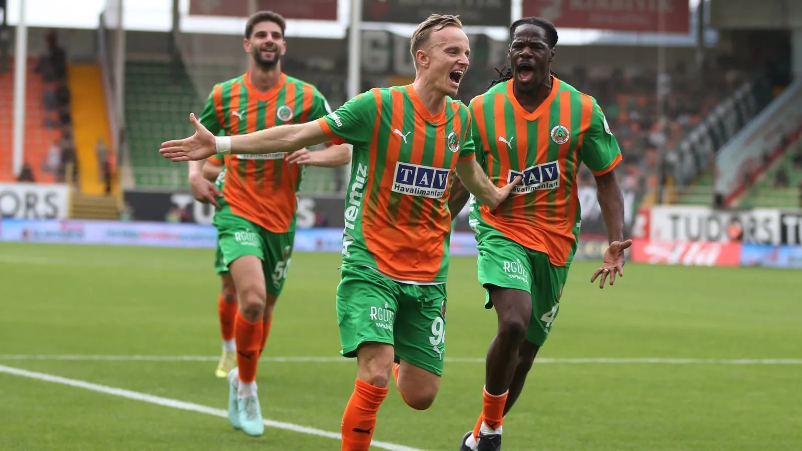 Alanyaspor, Kocaelispor’u sahasında 5-0’la geçti