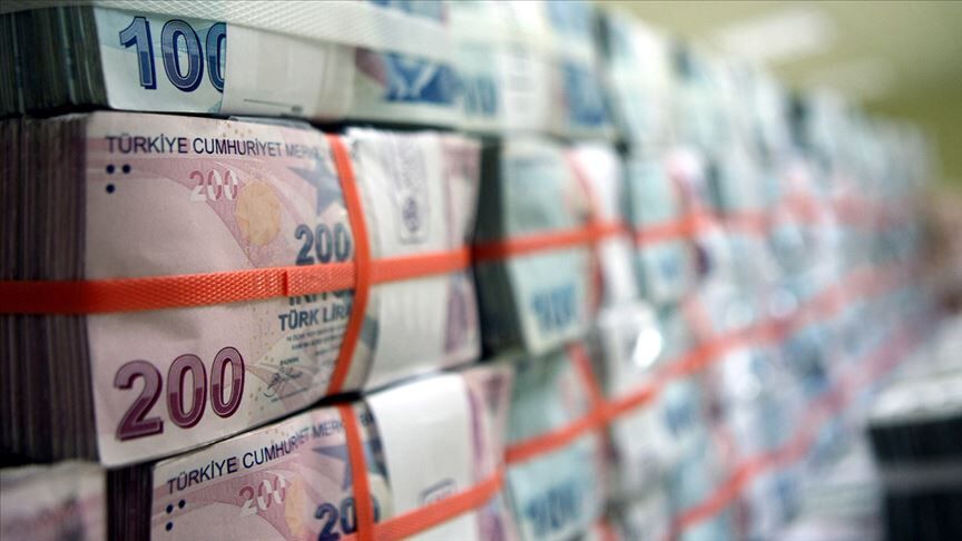 Milyonlarca emeklinin merakla beklediği Ramazan Bayramı ikramiyesi ve aylık ödemeleri için beklenen süreç bugün itibarıyla resmen başladı. Çalışma ve Sosyal Güvenlik Bakanlığı tarafından belirlenen takvim doğrultusunda; SSK, Bağ-Kur ve Emekli Sandığı kaps