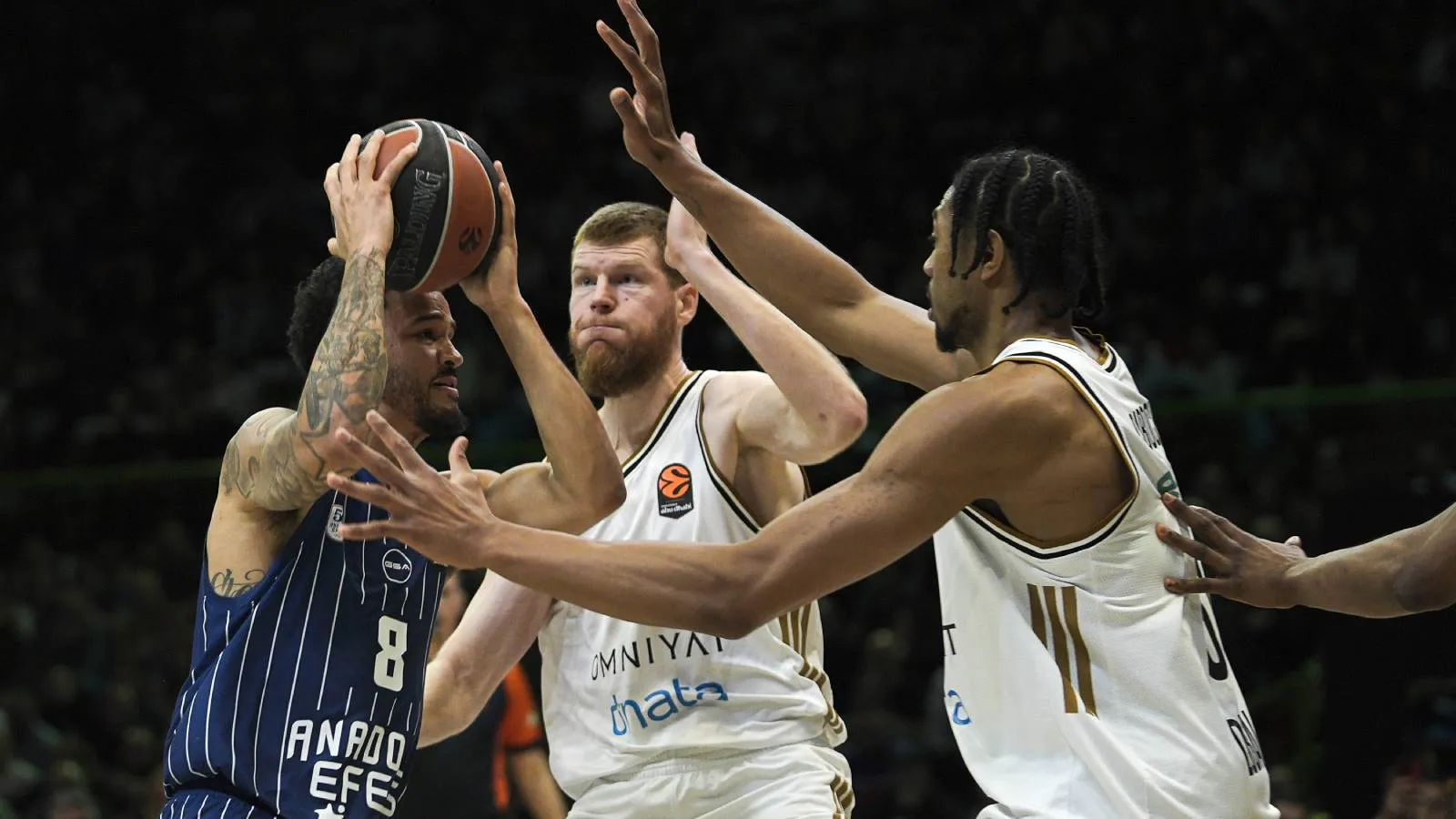 Anadolu Efes, EuroLeague’de Dubai Basketbol’u 16 farkla geçti