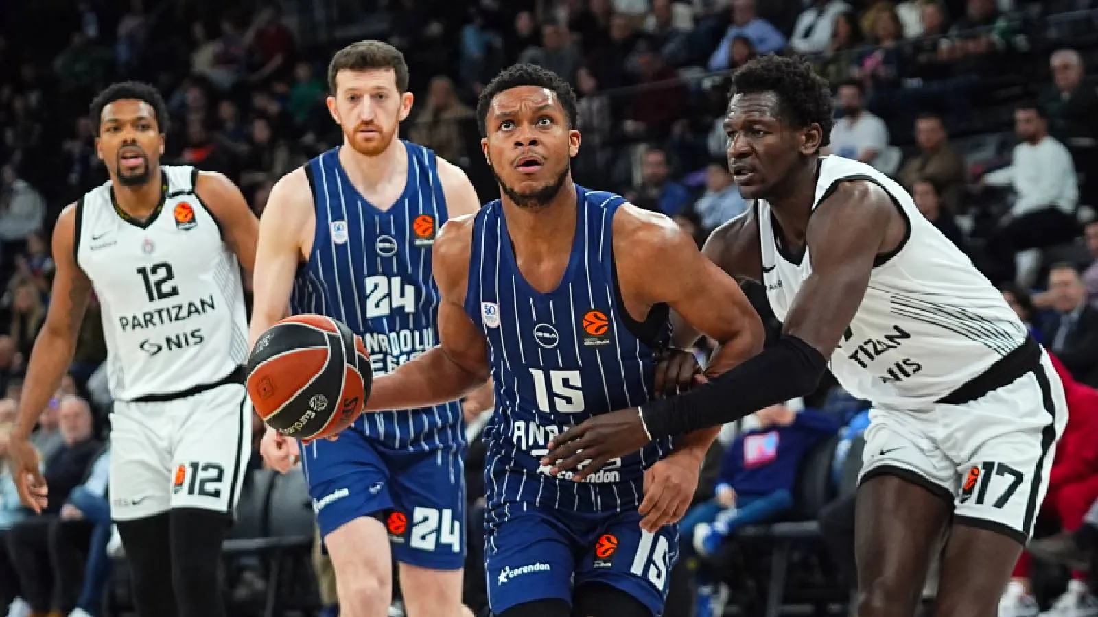 Anadolu Efes, EuroLeague’de Partizan’ı 79-72 mağlup etti