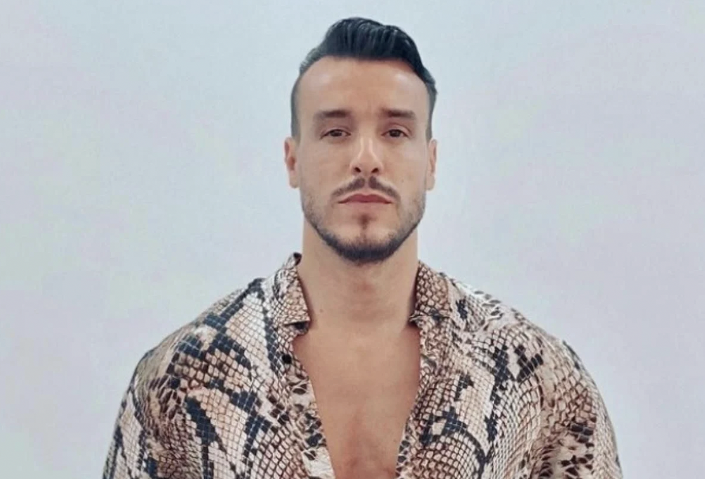 Cem Adrian-3