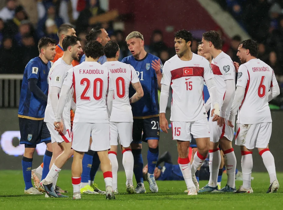 D Grubu’nda kritik viraj Paraguay maçı<br />
<br />
Türkiye, grubun ikinci maçında Paraguay ile karşılaşacak. 20 Haziran Cumartesi günü TSİ 06.00’da Levi’s Stadyumu’nda oynanacak mücadele, D Grubu’nun kaderini belirleyebilecek maçlardan biri olarak öne çıkıyor. Fizik gücü yüksek ve mücadeleci oyun yapısıyla bilinen Paraguay karşısında alınacak sonuç, gruptan çıkma yolunda büyük önem taşıyacak.