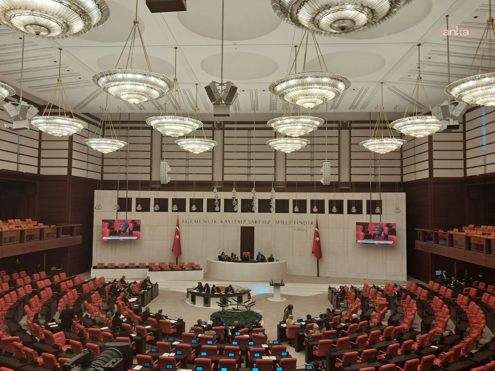 TBMM'de ekonomi paketi kabul edildi: Yurt dışından gelenlere 20 yıl vergi muafiyeti ve amme Alacaklarında 72 ay tecil