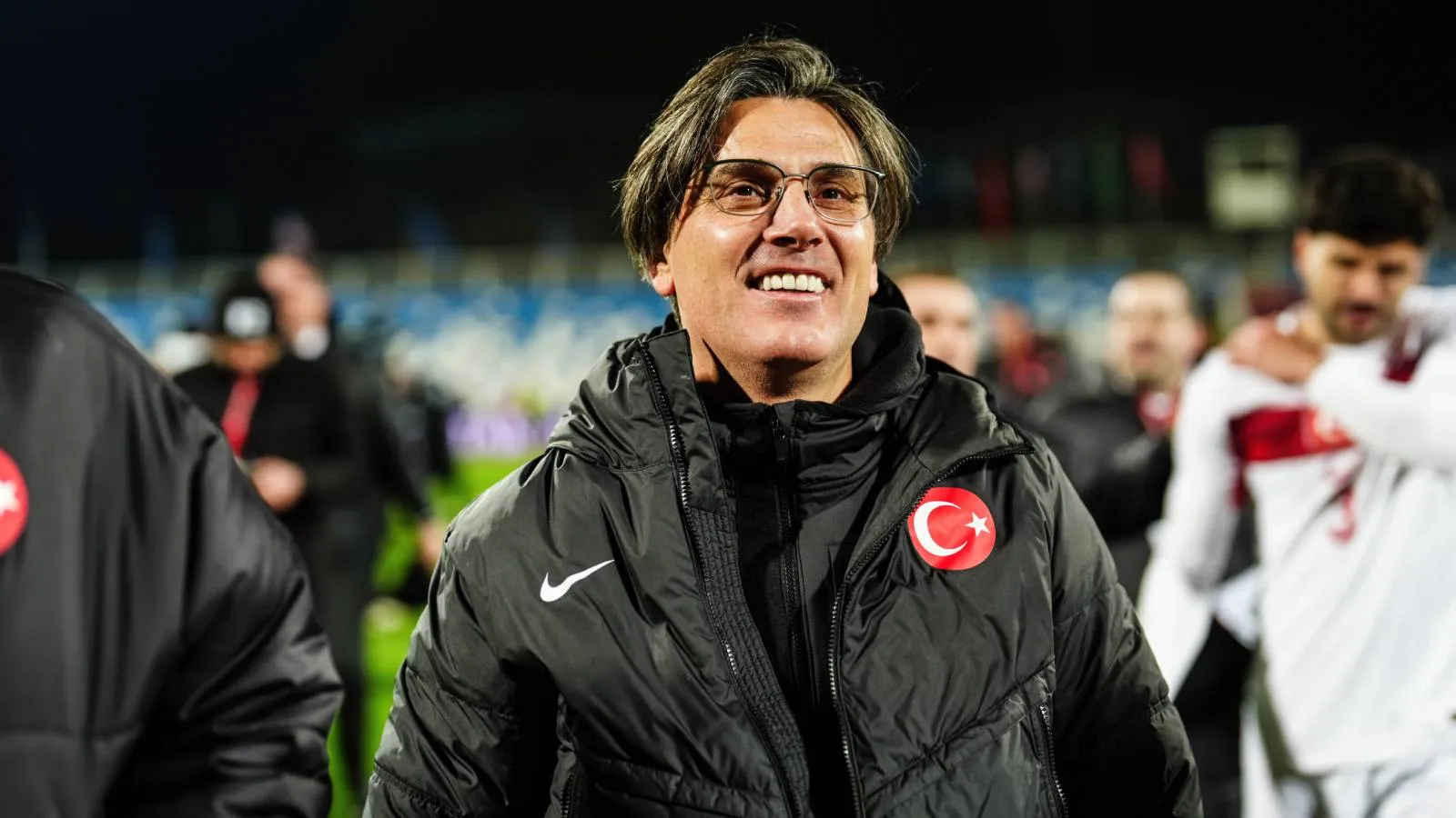 Kadroda kimler yok?<br />
<br />
A Millî Takım’ın 26 kişilik nihai kadrosunda bazı isimler kendilerine yer bulamadı. Ersin Destanoğlu, Muhammed Şengezer, Ahmetcan Kaplan, Yusuf Akçiçek, Mustafa Eskihellaç, Atakan Karazor, Demir Ege Tıknaz, Aral Şimşir ve Yusuf Sarı kadro dışında kalan futbolcular oldu.<br />
<br />
Buna karşın Muhammed Şengezer, Aral Şimşir ve Demir Ege Tıknaz kafileyle birlikte ABD’ye götürülecek. Dünya Kupası talimatlarına göre takımlar, ilk maçlarından önce sakatlık halinde oyuncu değişikliği yapabiliyor. Kaleciler için ise bu değişiklik hakkı turnuva boyunca geçerli olduğu için üç oyuncu hazırda bekletilecek.