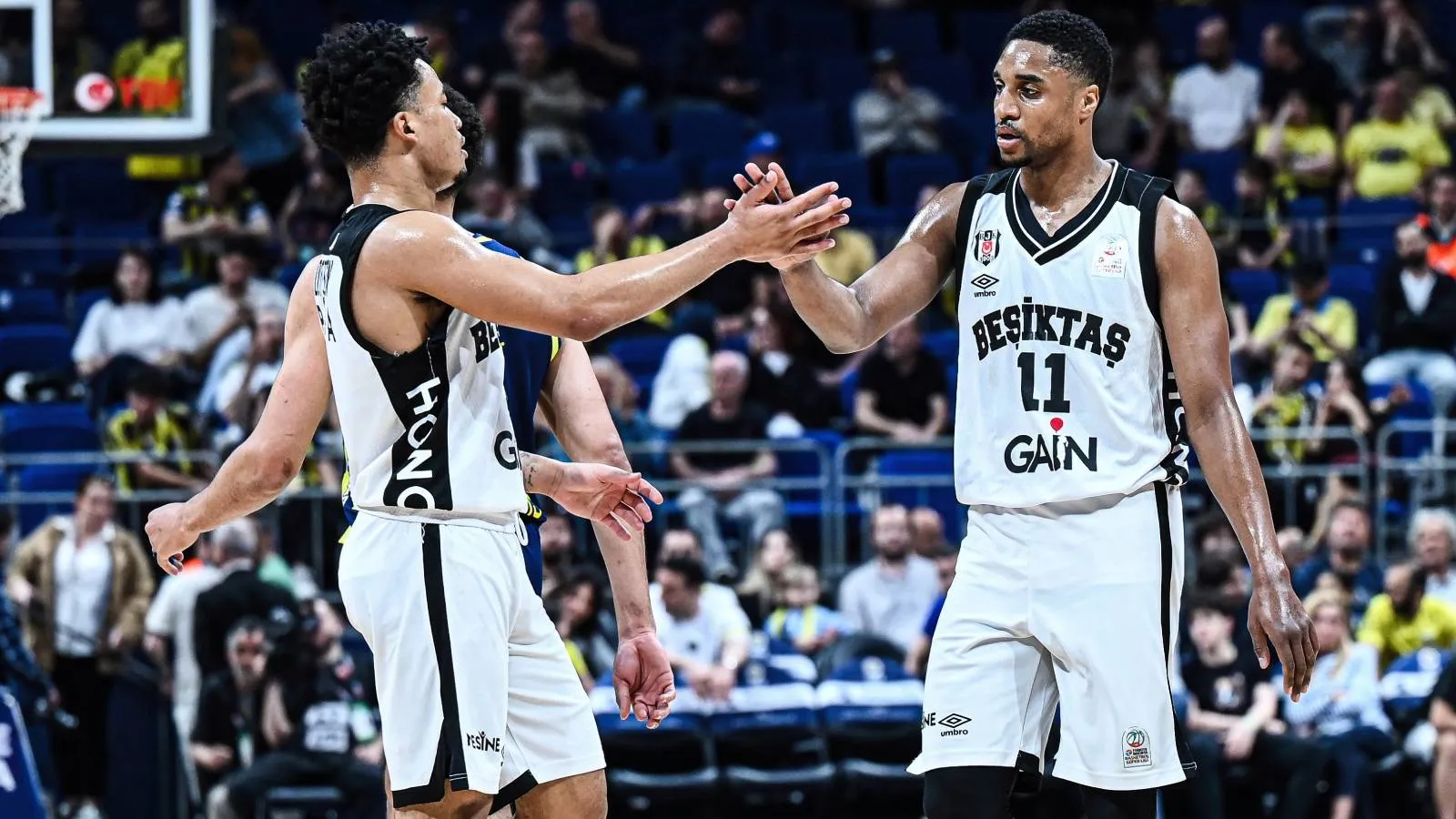 Beşiktaş GAİN, derbide Fenerbahçe Beko’yu 85-72 mağlup etti