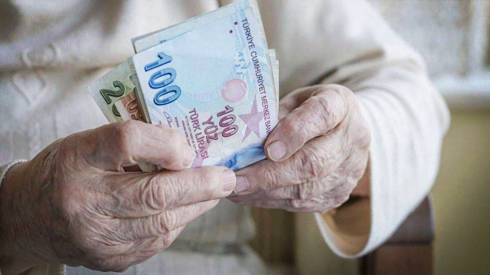 CHP'den Meclis tatile girmeden emekliler için seyyanen zam talebi