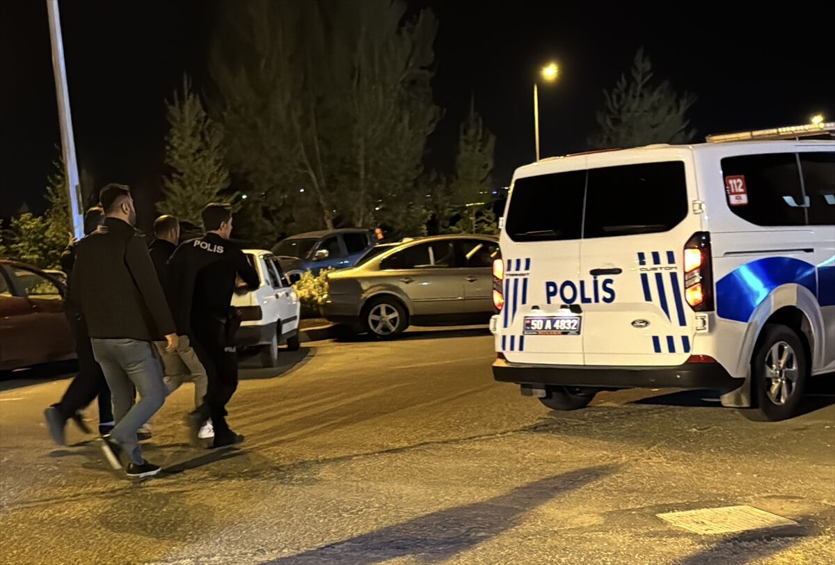 Nevşehir’de sağlık çalışanları rehin alındı: Balkona kilitlenen ekibi polis kurtardı-1