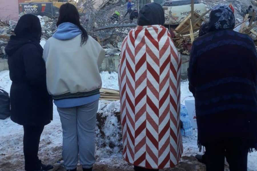Deprem Kadın