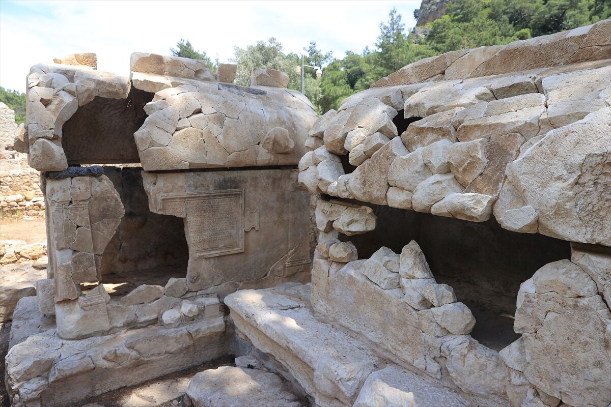 Olympos'ta Anıtsal Mezar Ve Içerisinde Aristokrat Bir Kadına Ait Lahit Bulundu 1