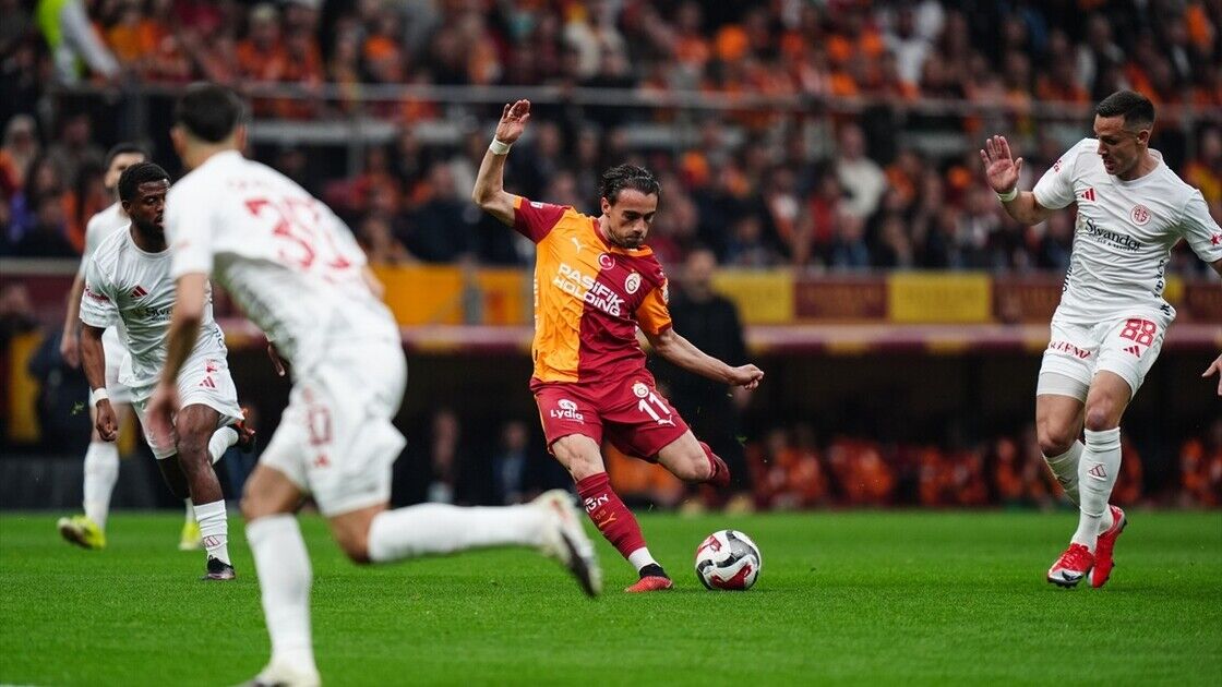 Siyasi Liderlerden Galatasaray Için Kutlama Mesajları