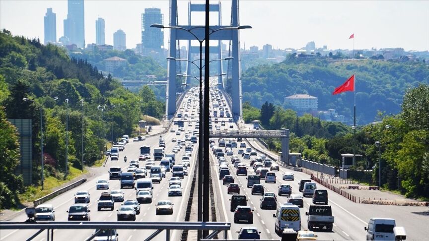 İstanbul'aa bayram dönüşü başladı: Trafik yoğun akıcı seyrediyor