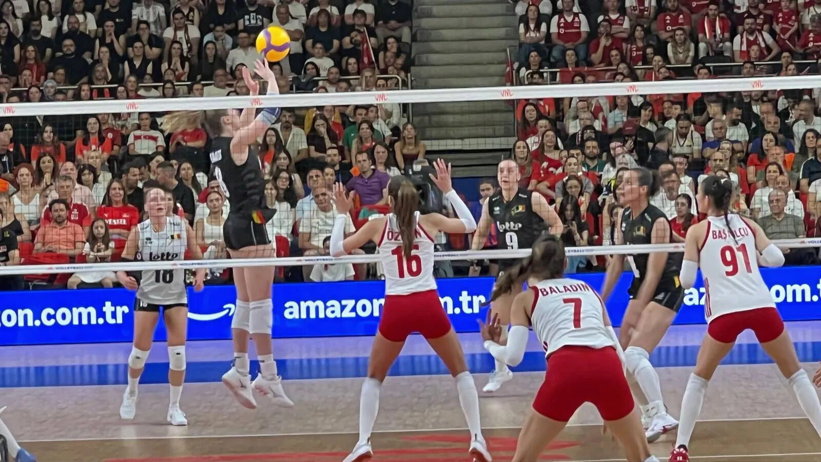 Filenin Sultanları, Belçika engelini set vermeden geçti