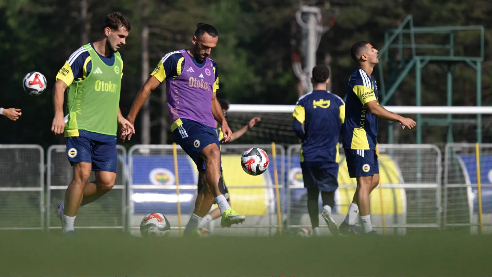 Fenerbahçe'de yeni sezon hazırlıkları başladı