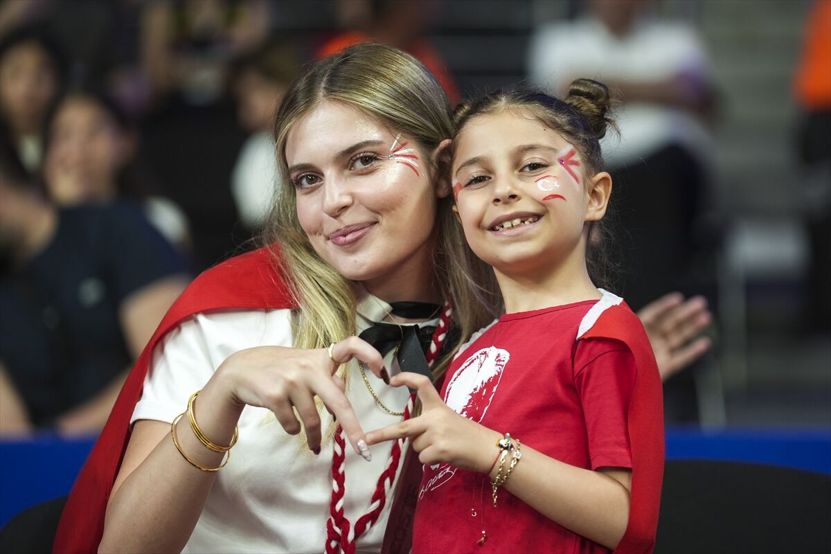 Ankara'da Voleybol Milletler Ligi coşkusu: Filenin Sultanları için tribünler kenetlendi