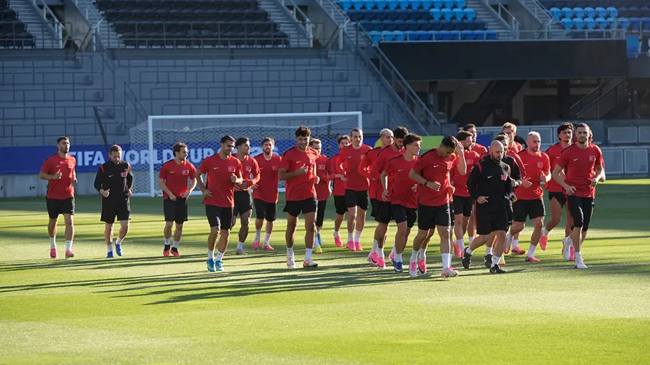 Paraguay maçı öncesi Montella iki oyuncu ile özel görüştü