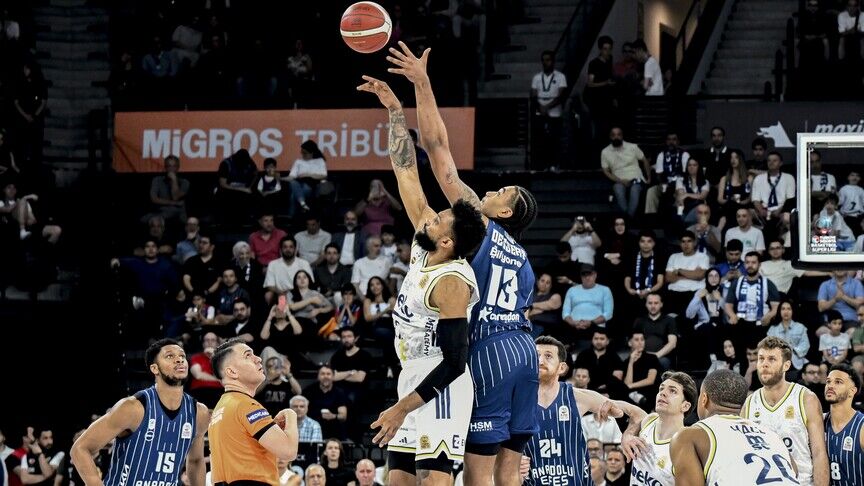 Anadolu Efes, Fenerbahçe Beko'yu Mağlup Ederek Seride Öne Geçti